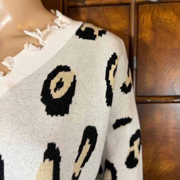 NWOT Ivory Bold Leopard Fringe Distressed Vneck Sweater - Picture 7 of 14